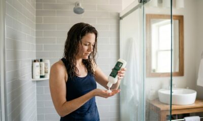 Por que você deve sempre usar condicionador e como fazê-lo corretamente, segundo especialistas