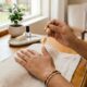 Como fazer óleo caseiro para unhas e cutículas: receitas de especialistas para cuidar delas