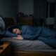 Por que algumas pessoas só conseguem dormir com barulho?