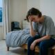 Por que acordar sempre cansado? 6 sinais de que sua rotina pode precisar de mudanças