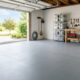 Como pintar piso de cimento e renovar garagem, quintal ou varanda sem trocar o revestimento