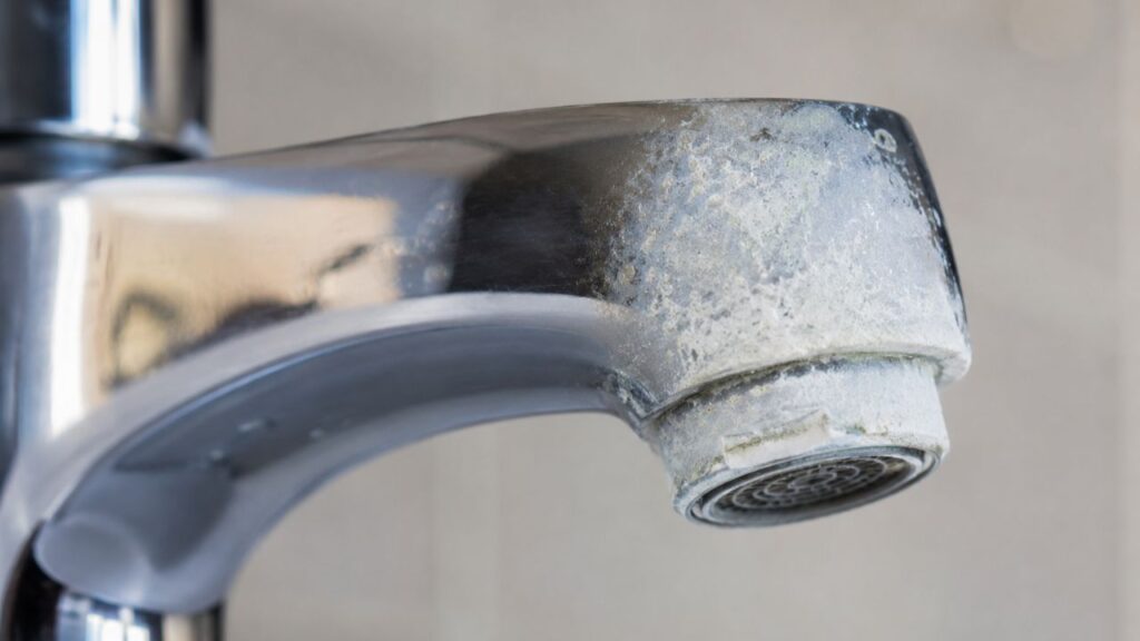 Como remover o calcário das torneiras e deixá-las brilhando como novas novamente