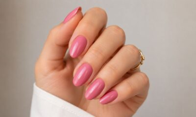 Qual cor de esmalte está substituindo o vermelho por rejuvenescer as mãos e ficar bem em todo mundo?