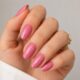 Qual cor de esmalte está substituindo o vermelho por rejuvenescer as mãos e ficar bem em todo mundo?