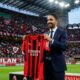 Ex-treinador do Manchester foi anunciado como novo técnico do Milan e assinou contrato até 2028