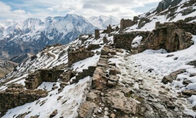 Neve derretida revela ruínas antigas em montanha da Turquia e intriga arqueólogos
