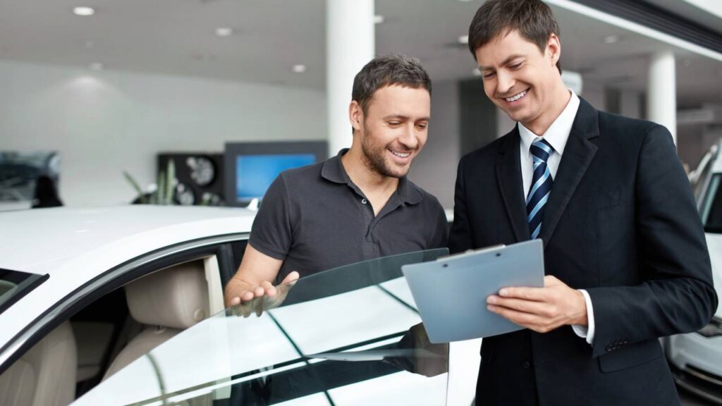 Como negociar preços de carro e conseguir o melhor negócio em veículos novos e usados