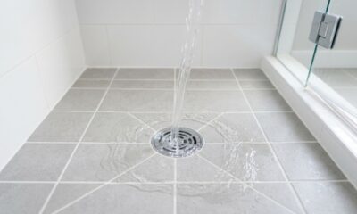 Adeus água parada: o jeito simples de limpar o ralo da ducha sem química forte e nem bagunça