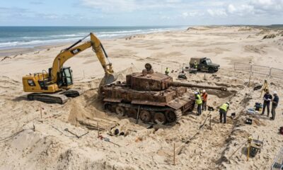 Trabalhadores encontram tanques de guerra na areia e revelam um capítulo esquecido da Segunda Guerra