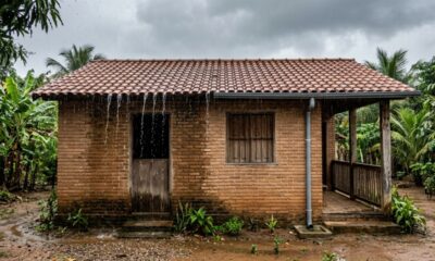 Como fazer uma calha simples no telhado e evitar que a chuva escorra pela parede da casa toda