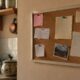 O quadro de recados na cozinha que deixava a rotina da casa mais simples e organizada