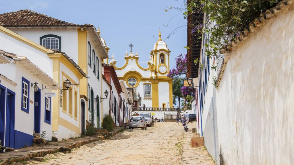 O vilarejo mineiro de 7 mil habitantes eleito pela Condé Nast entre os melhores destinos do mundo