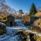 A "aldeia dos hobbits" escondida nas montanhas tem apenas 1 habitante e parece cenário de filme
