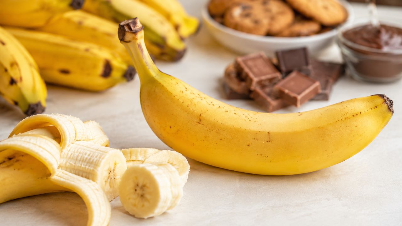 A banana oferece doçura natural e energia em uma porção prática