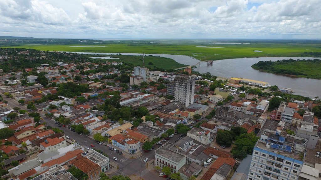 A "Capital do Pantanal" abriga o maior santuário de onças-pintadas do mundo na fronteira com a Bolívia