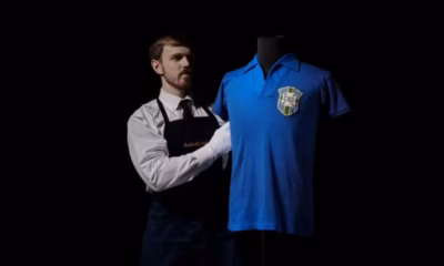 Camisa histórica do primeiro título mundial do Brasil usada por Pelé aos 17 anos será leiloada