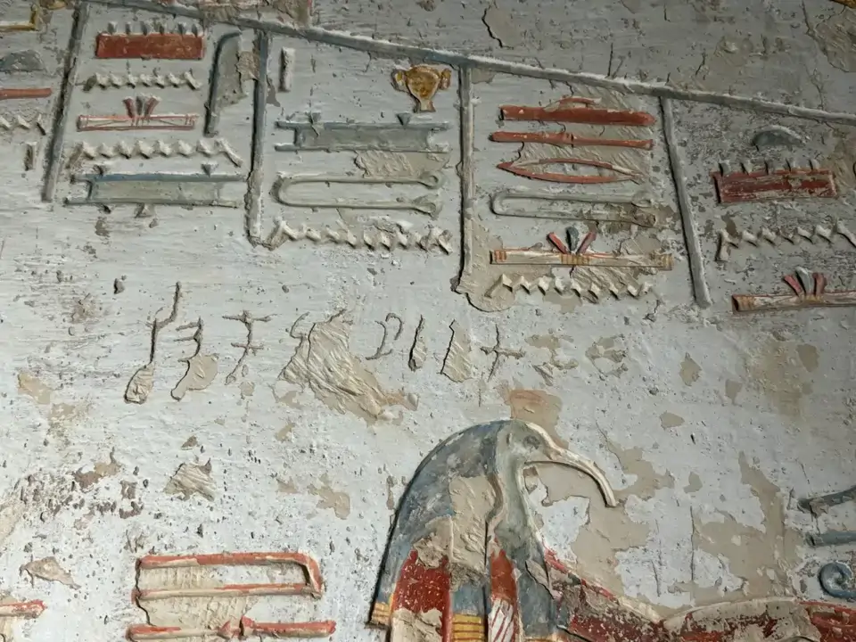 Achado inédito no Vale dos Reis revela que viajante da Índia deixou seu nome em tumbas faraônicas há 2 mil anos