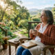 A psicologia diz que pessoas entre 60 e 75 anos sabem ficar sozinhas sem transformar silêncio em solidão