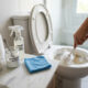 Colocar sal no vaso sanitário antes de ir dormir: para que serve e por que você deve fazer isso toda semana