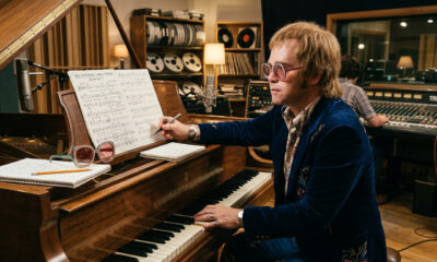 Frase de Elton John, pianista e cantor: “Você pode trabalhar o quanto quiser, mas há momentos em que tudo se resume a um palpite.”