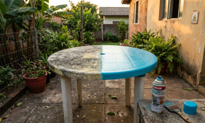 Como reformar mesa de plástico encardida e deixar a peça pronta para usar no quintal