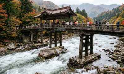 Provérbio japonês: “A ponte que resiste ao rio não é a que desafia a corrente, mas a que aprende onde apoiar seus pilares”. Lições sobre estratégia, paciência e por que escolher bem onde se apoiar evita quedas maiores