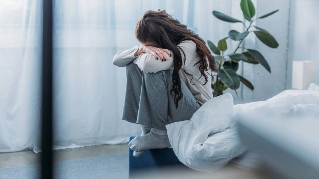 Os 4 signos que mais demoram para esquecer um ex, segundo a astrologia