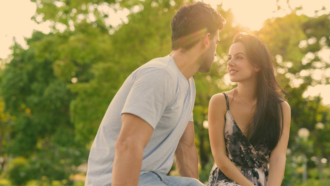 Os 4 signos que mais demoram para esquecer um ex, segundo a astrologia