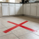 Adeus azulejos na cozinha: a nova onda minimalista para renovar o piso em um dia e sem pedreiros