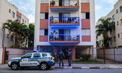 Morador instala fita de LED azul na varanda, é acusado de alterar a fachada do prédio e acumula R$ 20 mil em multas diárias