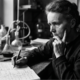 Citação do dia de Marie Curie sobre o medo: "Nada na vida deve ser temido, somente compreendido. Agora é a hora de compreender mais, para que possamos temer menos"