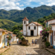 No alto das montanhas, a 1.300 metros, essa vila colonial escondida encanta quem busca frio e tranquilidade