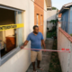 Proprietário abre janela de vidro a 80 centímetros da divisa para iluminar quarto e a justiça determina o fechamento com tijolos sob pena de multa de R$ 500 ao dia