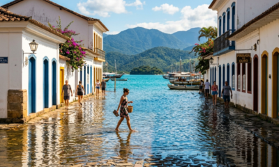 A vila onde o mar invade as ruas propositalmente para limpar que está ganhando atenção no Brasil pelo seu centro histórico e um único fiorde tropical do país