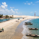 O vilarejo de 2 mil habitantes que só tem ruas de areia e é acessível apenas por barco