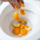 Jogar cascas de laranja no vaso sanitário uma vez por semana no inverno: para que serve e quais são os seus benefícios