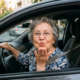 Idosos podem adquirir carros mais baratos graças a uma nova lei: entenda o status real do projeto
