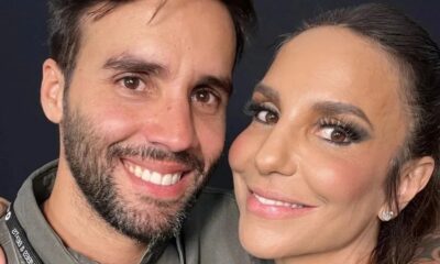 Close-up de Daniel Cady e Ivete Sangalo sorrindo juntos