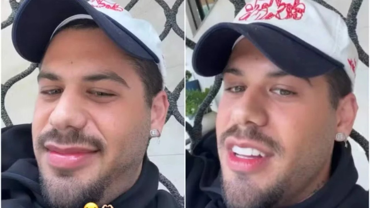 Zé Felipe, de boné, em close-up, sorrindo e falando em dois momentos distintos.