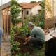 Frase do dia para refletir: "não construa uma casa aos 50, não plante uma árvore aos 60 e não costure roupas aos 70"