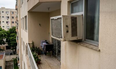 Morador coloca ar-condicionado na janela para aguentar o calor, mas o barulho e o pingo d'água na varanda de baixo viram queixa no condomínio, e o regimento interno pode obrigar a retirada do aparelho