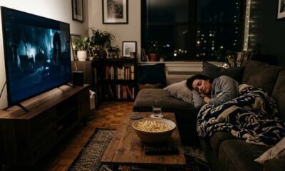 A psicologia sugere que dormir no início de um filme não é só preguiça, mas pode indicar exaustão emocional e necessidade de pausa