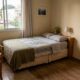 Colocar a cama encostada na parede é bom ou ruim? Uma pessoa que mora em apartamento há 3 anos te explica