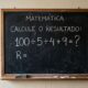 A equação 100 ÷ 5 ÷ 4 + 9 tem uma resposta certa, e a maioria das pessoas erra logo no primeiro passo