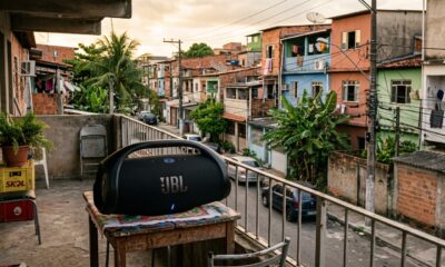 Vizinho liga o som alto às três da tarde de domingo achando que só depois das 22h dá multa, mas a policia aparece e a situação fica complicada