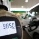 Governo encerra o programa que segurava o preço dos combustíveis e motoristas já sentem a diferença
