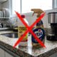 Nem veneno nem produto caro: 3 óleos naturais que as formigas costumam evitar na cozinha