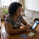 Como emitir a nova carteira de identidade pelo celular de forma simples e sem sair de casa