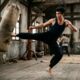 Frase do dia de Bruce Lee: "Não temo o homem que praticou 10.000 chutes uma vez, mas sim o homem que…" Uma lição sobre foco e constância