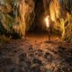 Como um grupo percorreu 800 metros dentro de uma caverna há 14,4 mil anos usando apenas galhos de pinheiro